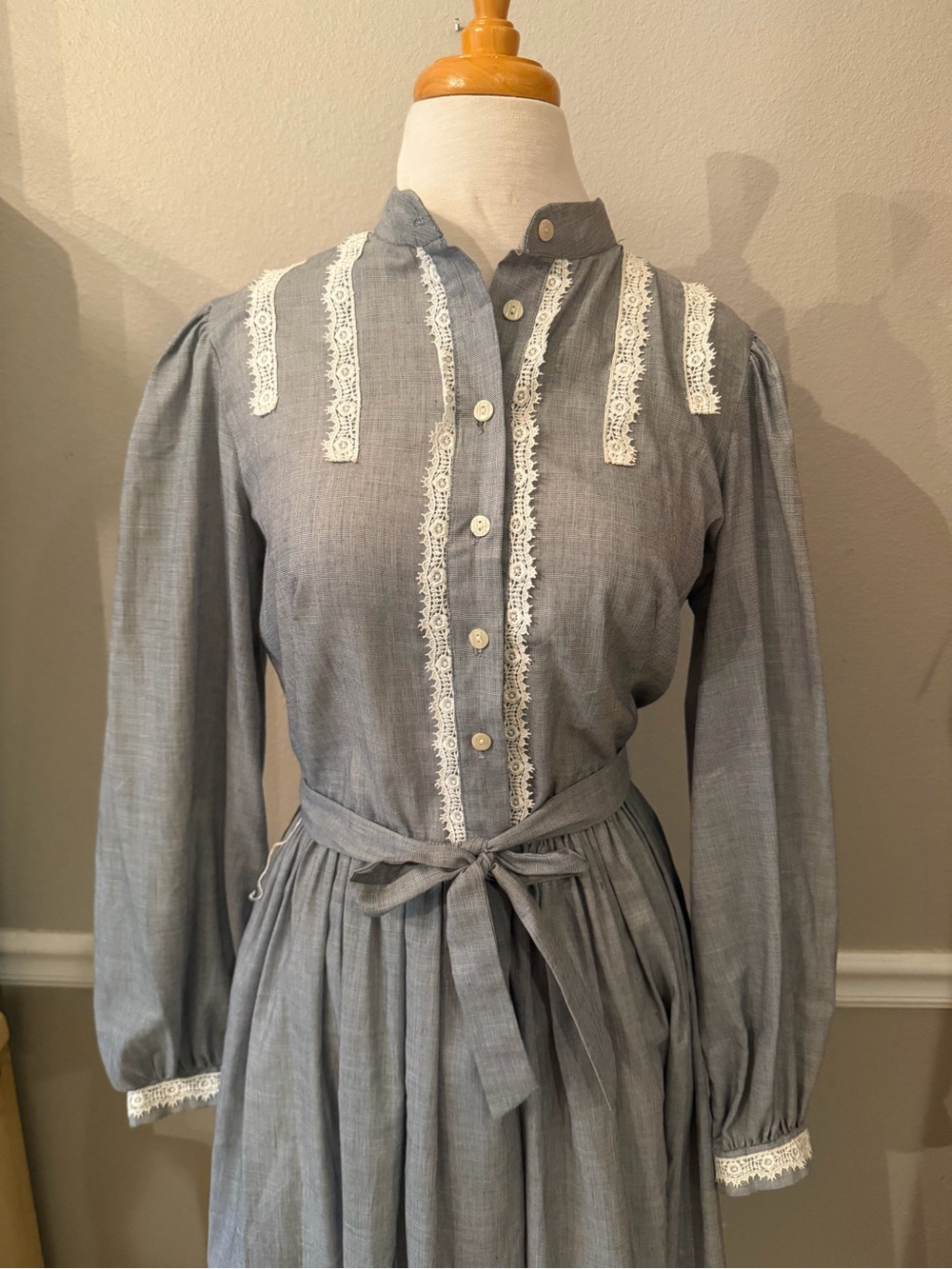 Vincenti Light Gray Long Sleeve Lace-Trim Button Dress Vintage Prairie Dress